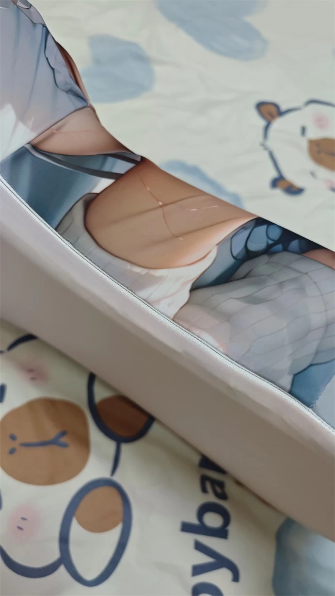 Close-up of a fitted printed cover and fabric edge